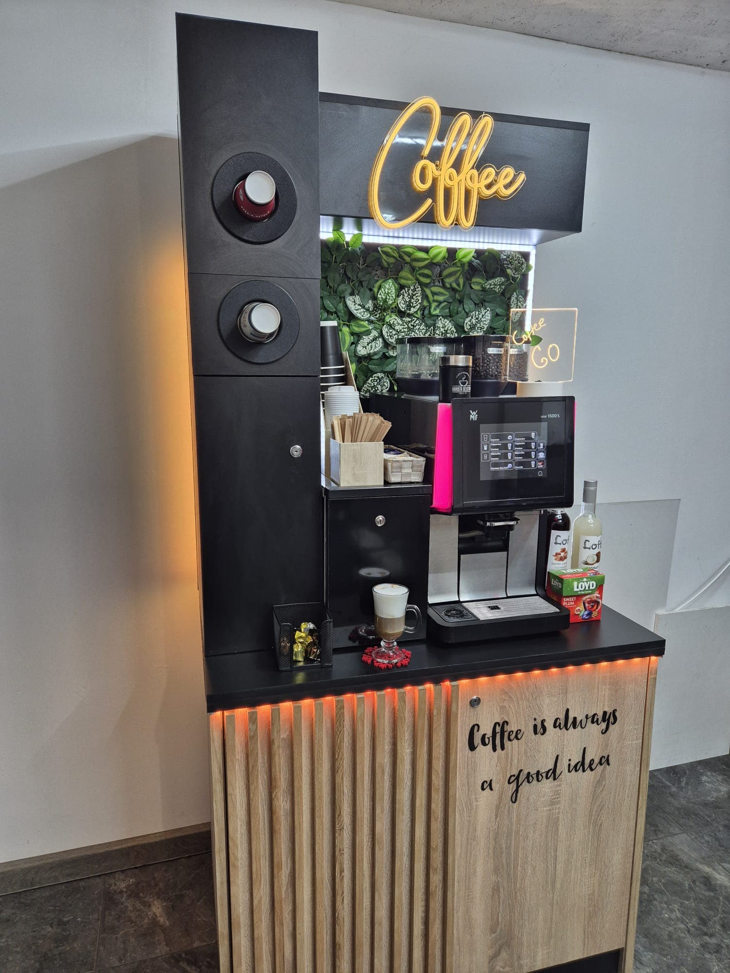 Unitate HeroBrew cu băuturi preparate și accesorii